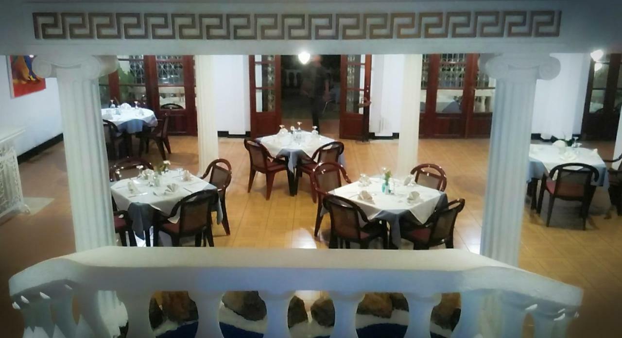 Hotel Restaurant Hellenique Appartements Кигали Экстерьер фото